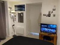 Cosy, bright waterfront apartment