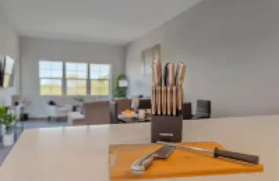 Luxe Getaway! 2 Mins from Downtown Sarasota , 7 Mins from Airport/Lido Beach!