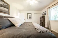 ❀ Stunning ❀ Townhouse with A/C! Sleeps 5 People