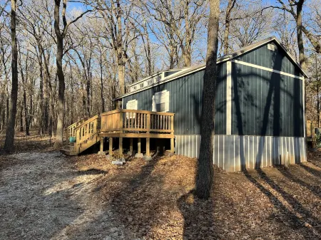 Remote Cabin Hideaway in the woods close to the lake, walking trails, and casino