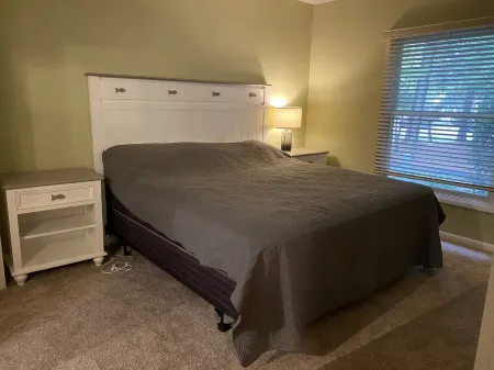 Sea Colony 2 Br, Screened Porch, Steps to Pool, Pickleball, Tennis