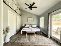 Lovely Bellaire home across from park with beach, walk to Shorts, spa, fun games