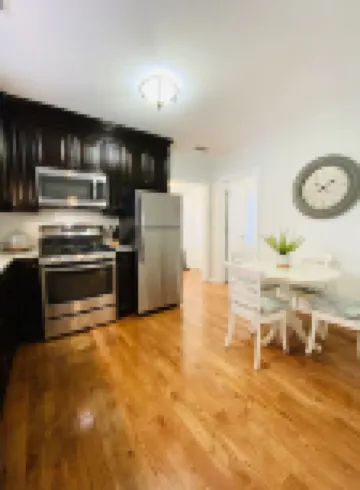 Family-Friendly 2Br with Parking Near NYC + Hospital
