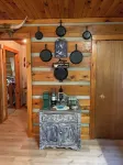 Cozy cabin for 4, 2 King size beds.  Porch with view of lake. Full kitchen.