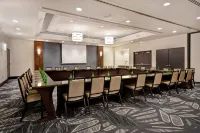 Embassy Suites by Hilton Syracuse Отели в г. Де Витт