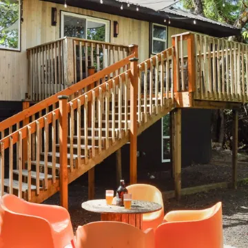 Casa Bruna creekside home in the heart of the Gorge