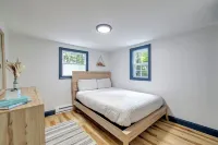 Charming /Lake/Kayak/Firepit/Hot Tub/Pets