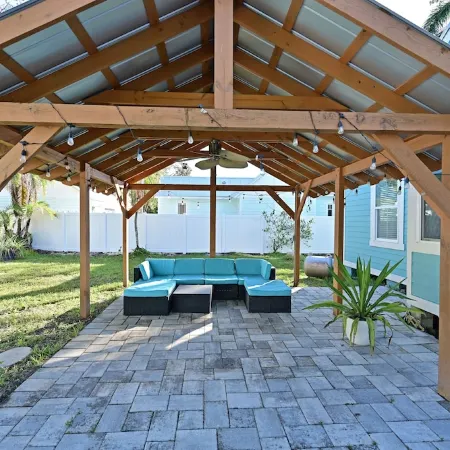 Remodeled home in Historic neighborhood. 20 min.~ AMI/ 5 min ~downtown Bradenton