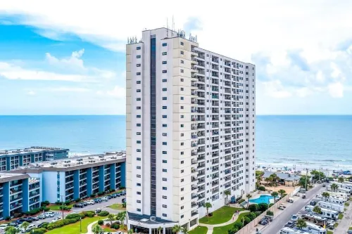 Penthouse at the Beach, Beach, Beach! Stunning ocean views & king sized bed!