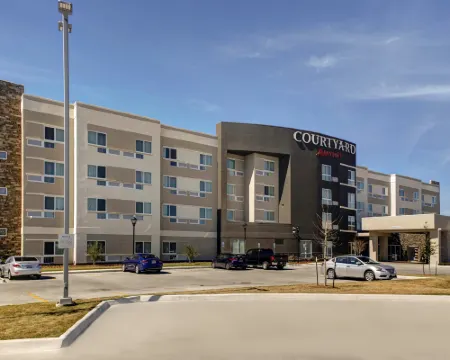 Courtyard New Orleans Westbank/Gretna Hotels near Royal Street