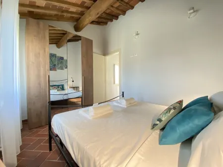 Travel Smart [Wi-fi, HD TV, Workspace, Free Parking] Отели рядом с достопримечательностью «Parrocchia Dei Ss. Maria Assunta e Jacopo Maggiore di Lammari»