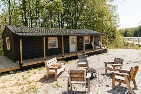 Cozy Dumplin' RRG - Warm & Modern Stay in RRG/Auxier