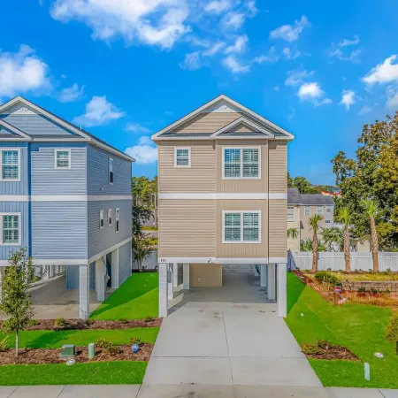 PRIVATE HOT TUB, steps from the beach, boardwalk and many other attractions.