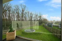 High spec, 4 bed family eco-home w/private gym & tennis courts in Lincolnshire.
