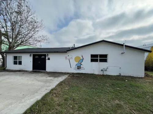 Pelican Place--lit dock, crab cages, W/D, 5 TVs, gameroom, fully stocked kitchen