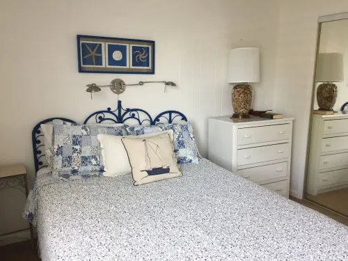 Just 200 Yards From The Beach. Pet friendly. Fenced back yard.