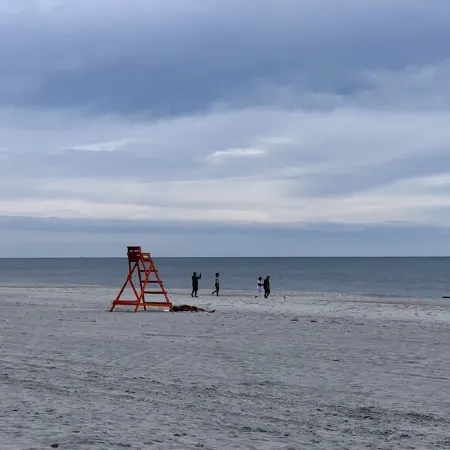 Oceanfront Beachdrifter - 2/2 Condo with lawn - no stairs, best parking