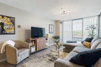 Luxury Mid-century Condo, Cozy & Fully Remodeled. Stocked with Many Extras!