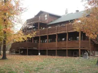 Huge Log Cabin Perfect for Family Reunions & Church/Corporate Retreats
