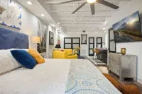 Luxurious Downtown OKC Studio! Hotels in 