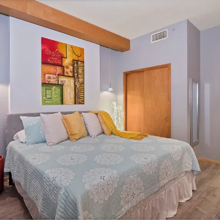 Charming King Suite Condo with Balcony – European Vibes for Your Beach Escape!