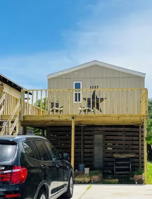 Charming Cottage I on Dickinson Bay Hotels in San Leon