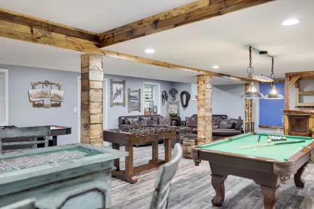 Simply Serene: Escape Room, Wild West City, 4 Acres of Fun, Sauna/Spa/Golf/Pool