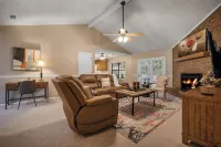 Cozy Cove-Cute 3BR in Town