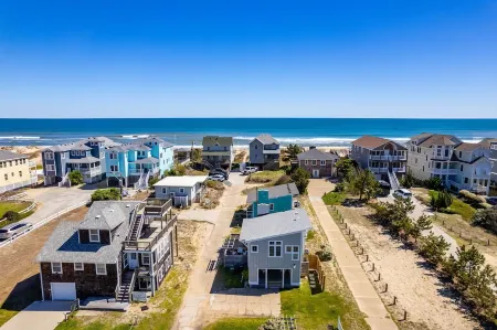 Oceanside Cottage Steps from the Beach!  The Gray Sandcastle!