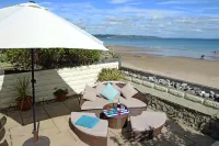 Gone to the Beach - Sea Views Direct Beach Access