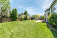 ☀Cheerful Family Getaway ~ Large & Sunny Backyard☀