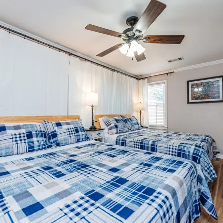 3 Queen Beds, 2 Min to Fairgrounds, Fenced Yard