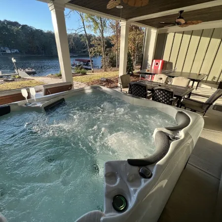 A Perfect Sunset Cottage on Lake Oconee!
