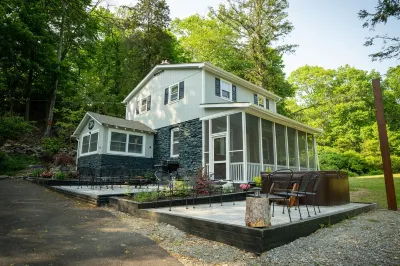 Farmhouse 1903 Renovated w Pond and Stream on Kittatiny Park