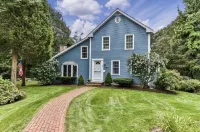 Private Cape Rental 1 Mile from the Beach! Hotels in East Dennis