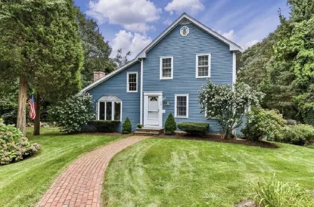 Private Cape Rental 1 Mile from the Beach! Отели в г. Деннис