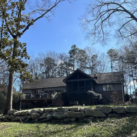 Cozy 3-bedroom lakefront cottage in beautiful Clemson, SC