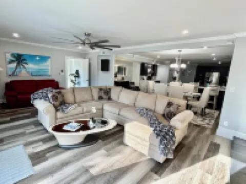 Luxury Modern Midtown Home - Tuscaloosa. Certain discounts apply!!!!