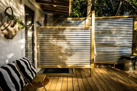 Chic Apartment-Style Suite, Steps From Main, Luxury Finishings, Outdoor Shower