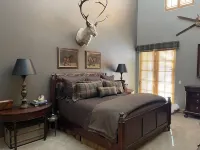 Beautiful Sun Valley - Elkhorn Townhome. 3 Bedroom, 3.5 Baths, Private Hot Tub.