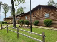 Hawkins Ridge Lodge - Enjoy the Southern Comfort living with a Private Lake