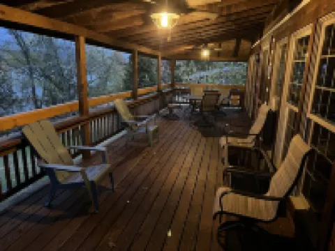 Derby Time Riverside Cabin