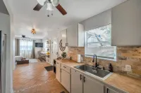 Amazing 2-bedroom apartment in St. Petersburg close to Beach with AC, WiFi