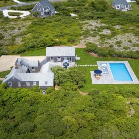 Beautiful private 4Bd/3Ba Home, Central A/C, Heated Pool, 1 mi from TN Beach!