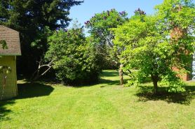 Peaceful and private studio, easy walk to downtown Edmonds