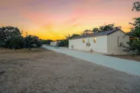 Private Ranch Cabin with Hot-Tub + Close to Town