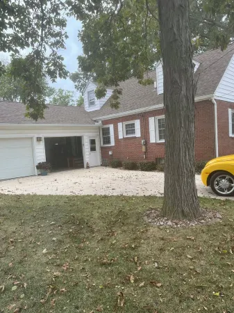 Spacious Lakefront Home with Amazing View Отели в г. Гурон Тауншип