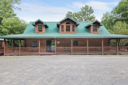 NEW Family Cabin near Lake Wallenpaupack-Hot Tub-Trails