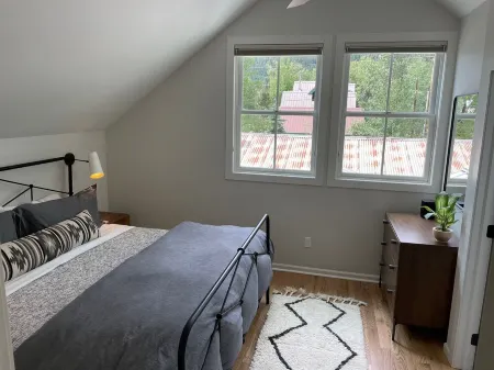 Fully Renovated In-Town Family-Friendly Home Отели в г. Крестед-Батт