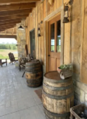 LODGE AT SADDLE RIDGE. Just five minutes from Hermann.